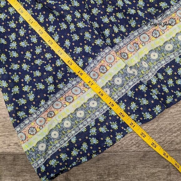 Love Fire Long Sleeve Lace Back Top Size S - Picture 4 of 5